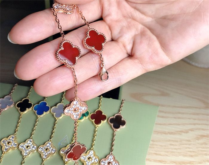 s925 sterling silver bracelet ms. clover classic korean wild clover jewelry ins little red00, Golden;silver
s925 sterling silver bracelet ms. clover classic korean wild clover jewelry ins little red00, Golden;silver