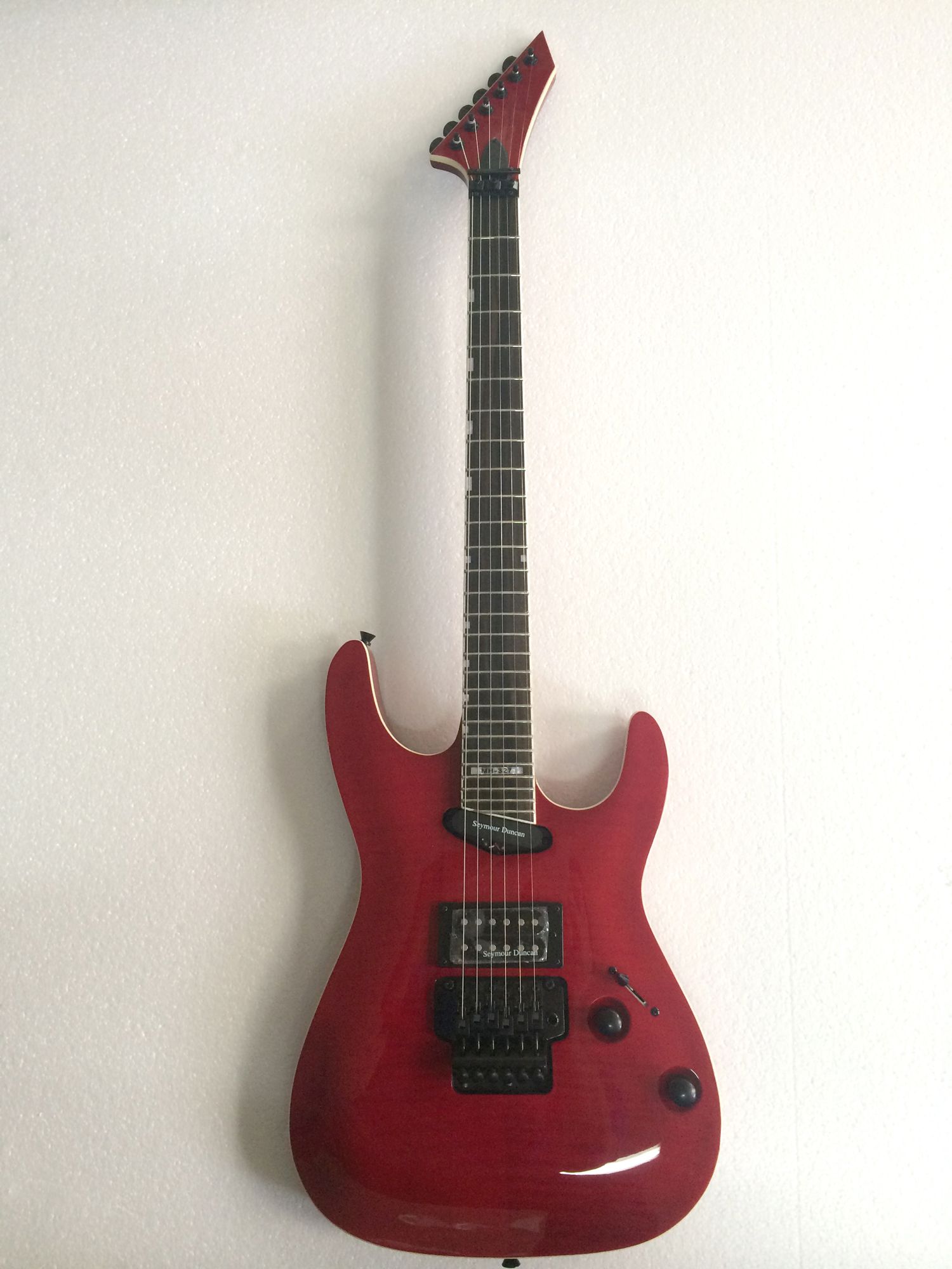 2015 New Arrival Luxury Electric Guitar Aaa Solid Guitar Red Electric