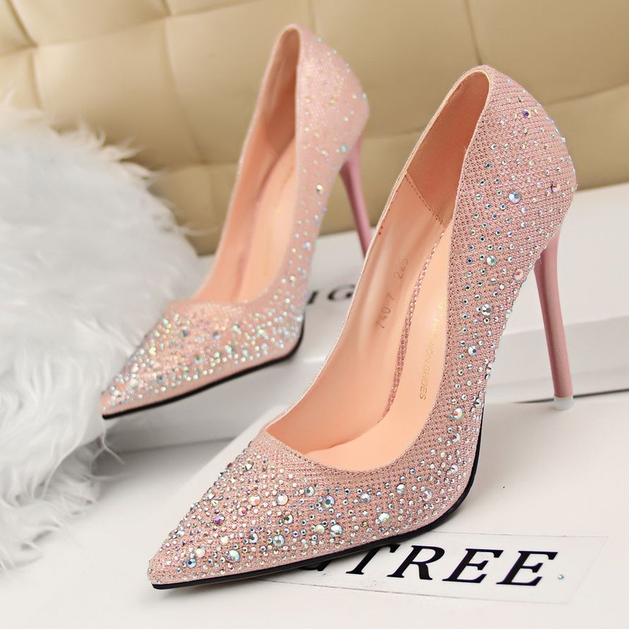 High heels are the ultimate trendsetter when it comes to women's fashion. Shop sexy high heels at cheap discount prices everyday at AMIClubwear! Find hot 6 inch heels at discount prices for summer, shop cheap 6 inch heels and find the perfect pair today.