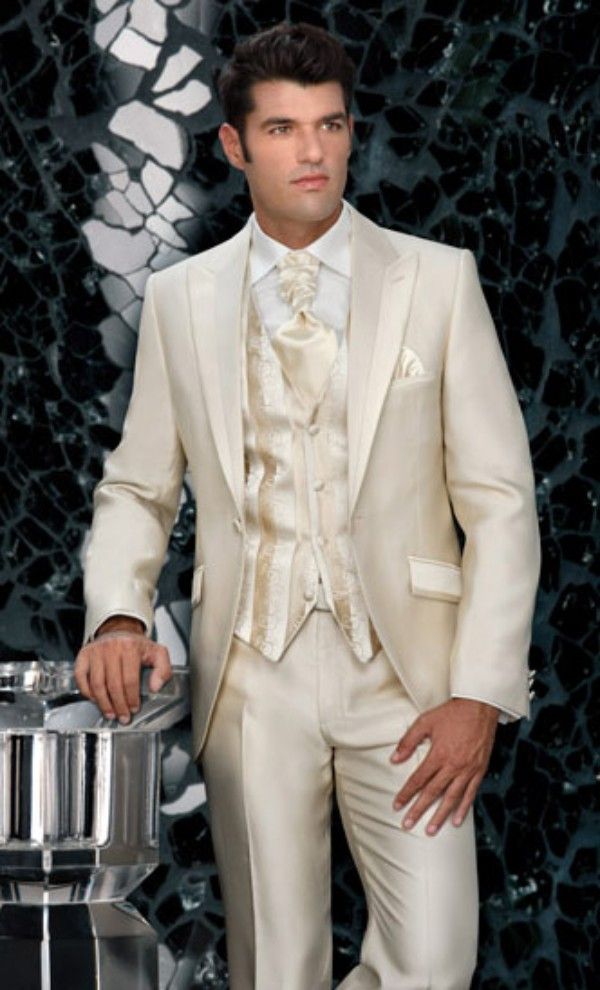 2015 Champagne Mens Wedding Tuxedos Peaked Lapel Custom Wedding Suits