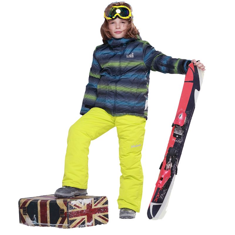 Available Products Introduce youngsters to the slopes in style, with our specialist kid’s ski range. Providing warmth from the inside out, with base layers and socks, thermals and sallopettes and jackets and boots.