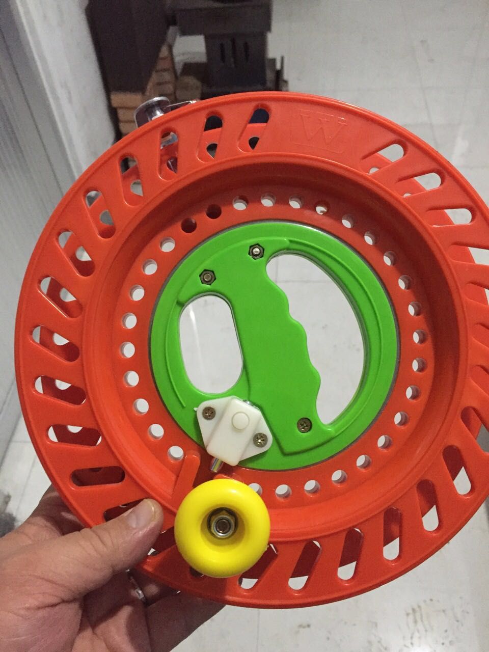 Wholesale 6.1inch 120m Grip Wheel Kite Reel/Winder/Handle Lockable String Line Kite Accessory By