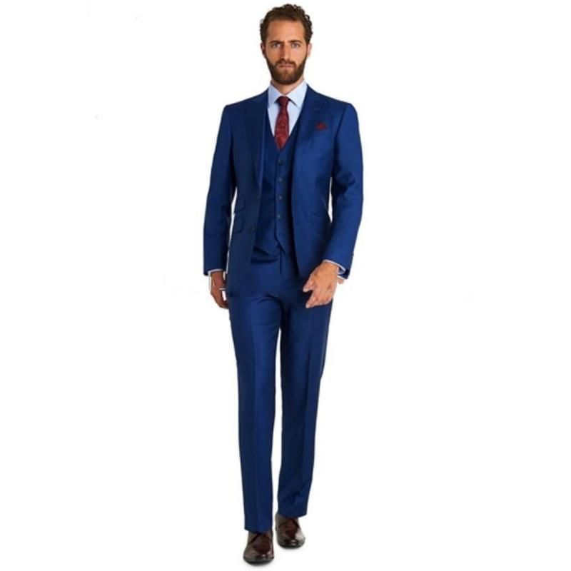 Rebajas 2018 La colección de moda para hombre primavera-verano , viene más rebelde que nunca. Camisas que se desabrochan a toda velocidad, camisetas que lo dicen todo, pantalones que atraen miradas.