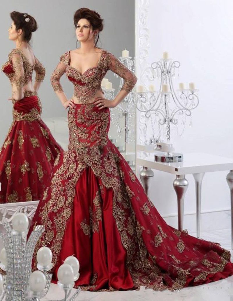 Rojo y vestido de boda del oro Rojo y vestido de boda del oro