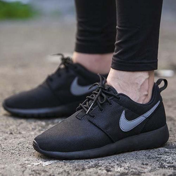 nike roshe one all black