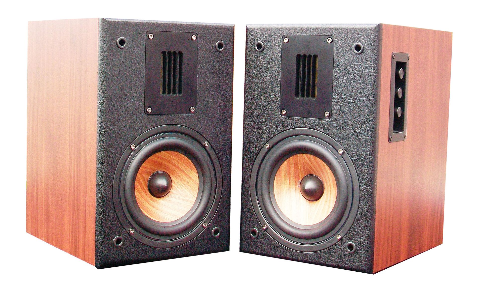 speakers making high pitched noise