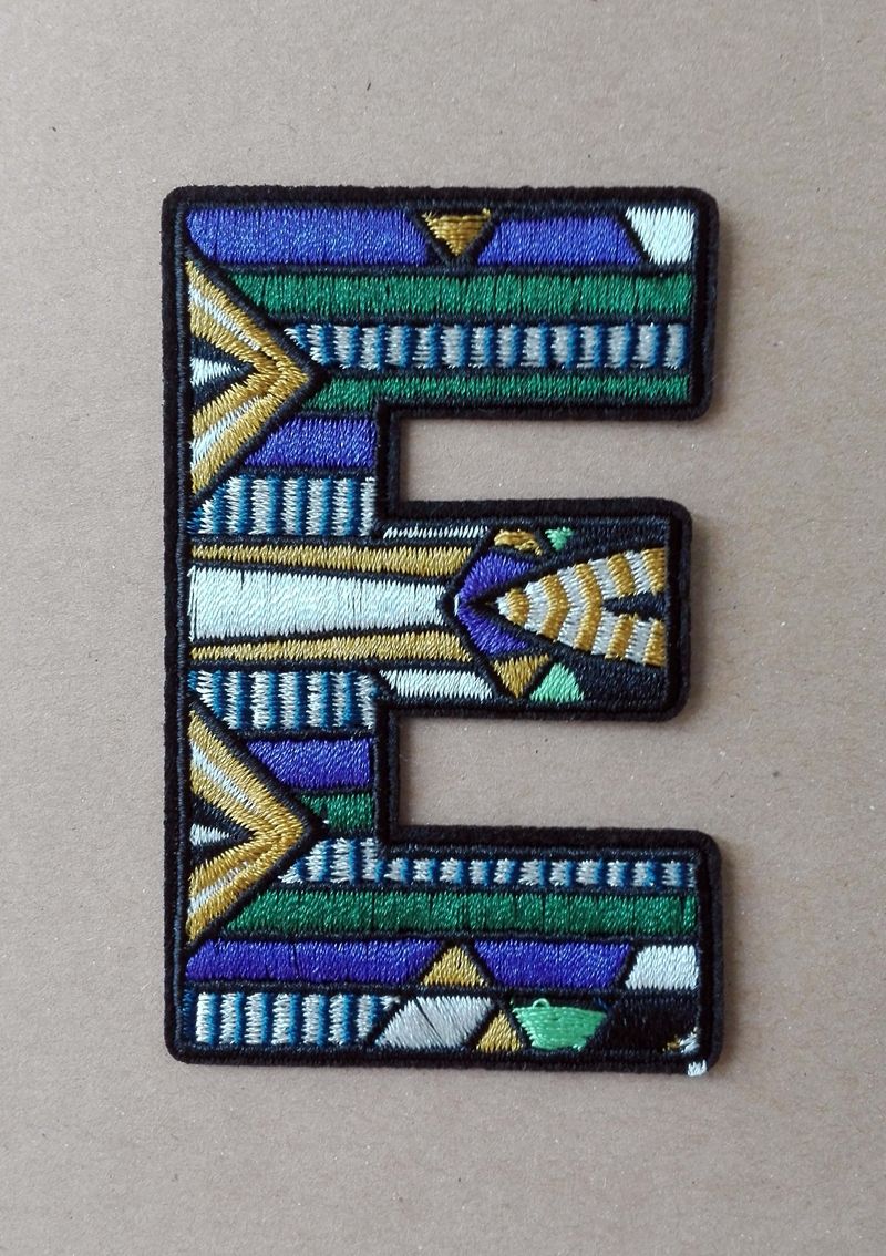 2017 Custom Letter Pattern Embroidery Patches Self Adhesive Embroidery