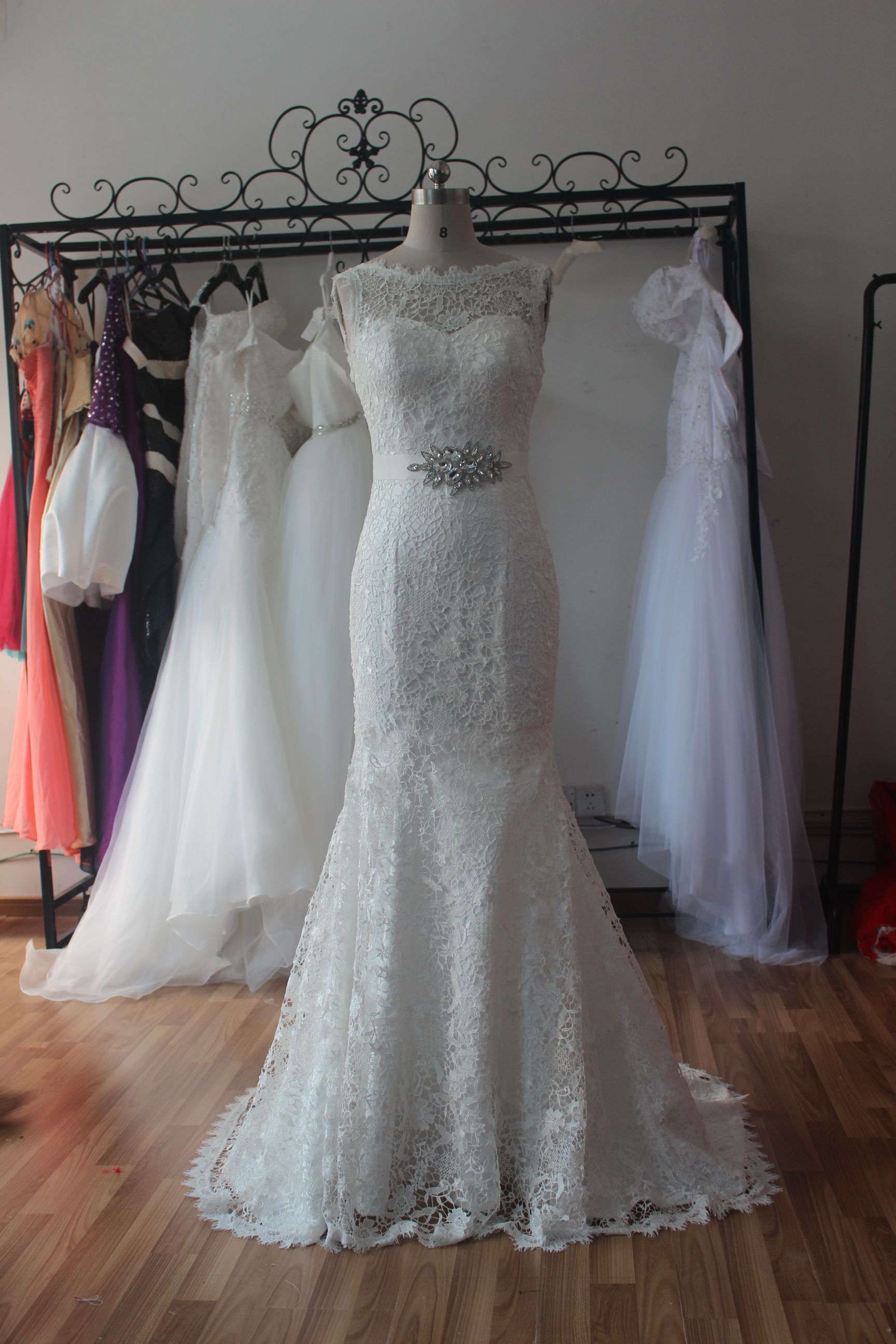 2017 Venice Lace Bridal Wedding Dress Stock Cheap Ivory