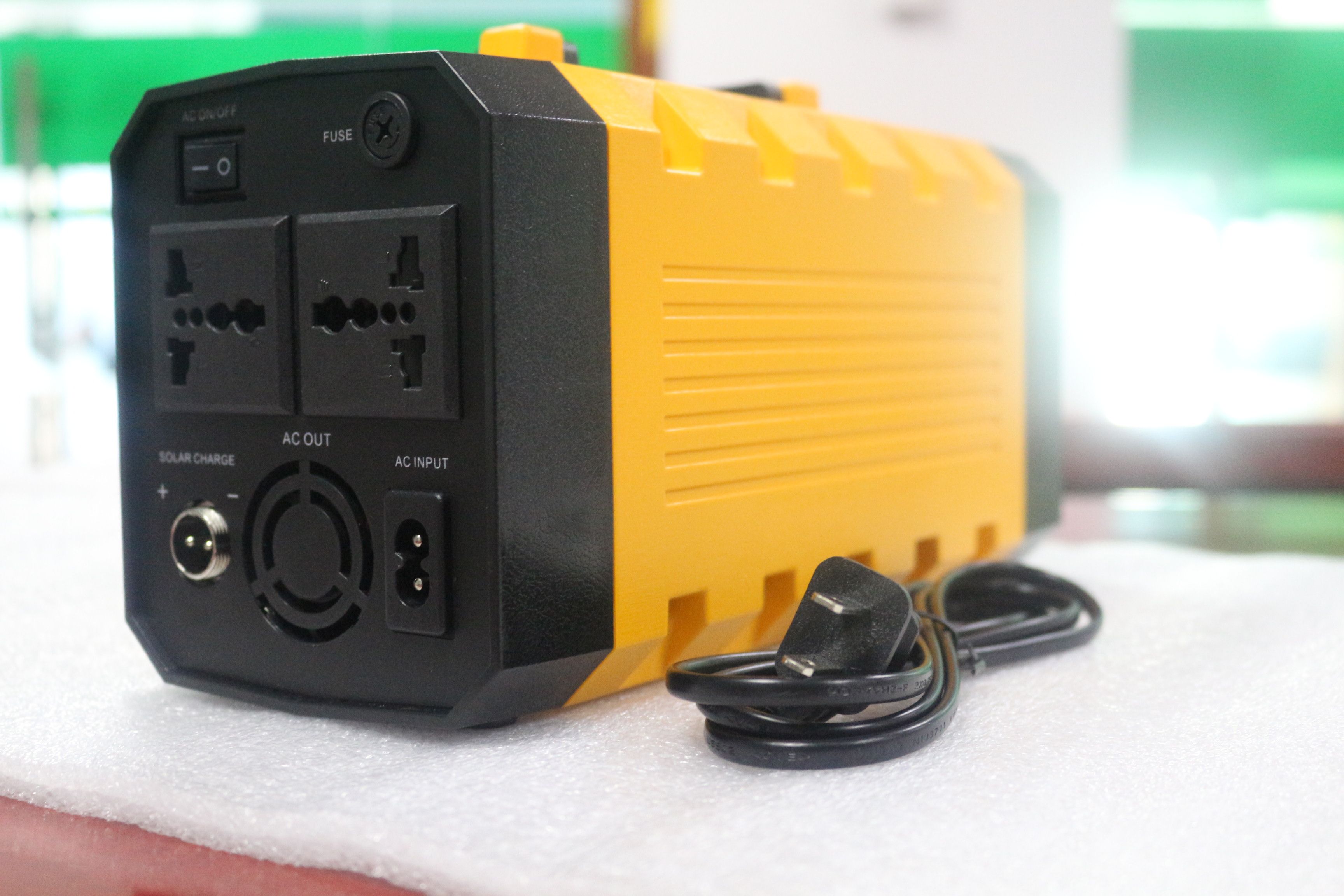 2017 Portable Solar Power Backup System With 500w Inverter And Inbuilt Lithium Battery For