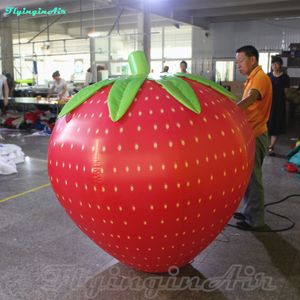 Modello di frutta artificiale con palloncino gonfiabile per fragole rosse da 1,5 m/5 piedi per la decorazione del giardino e del cortile