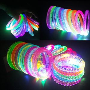 10/20/30/40/50/60 piezas Pulsera LED Pulsera que brilla en la oscuridad Suministros para regalos de fiesta Pulsera con luz de neón Juguetes Decoración de bodas 240118