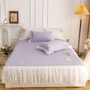 100 COTTON Top Quailty Lace Gilrs Violet Ensembles de literie Beaux ensembles Vente chaude matelassé épais jeter 3pcs feuille et taies d'oreiller