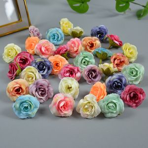 100 piezas mini cabezas de flores de seda falsa rosa margarita coloridas flores artesanales pequeños adornos de flores decoración de flores DIY para el hogar boda