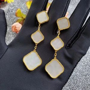 100% plata Pendientes de flores mixtas de moda Dos / tres dijes Pendientes de trébol de cuatro hojas Clip trasero Eelgant gotas 18K Oro Vc para Mujeres Niñas Regalo de joyería de amante de San Valentín