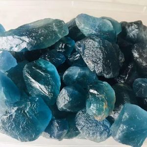 100g de gravier de pierre de quartz de pierres précieuses naturelles brutes de guérison de quartz de fluorite bleu rugueux pierre dégringolée pour les ornements cadeau T200117