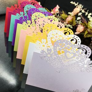 Carte de Place en papier cœur découpé au Laser, 100 pièces, décoration de Table pour cadeaux de fête, fournitures de mariage, cadeaux d'anniversaire, ZZ