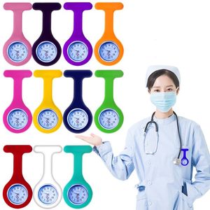 100 unids/lote de relojes de bolsillo de enfermera para mujer, reloj colgante de silicona al por mayor, broche de enfermera de cuarzo, reloj de bolsillo de caramelo