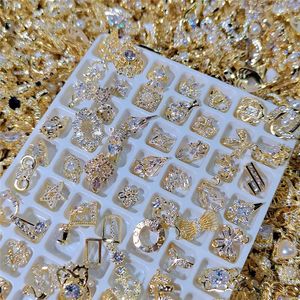 100pcs Luxury Nail Charms a granel Aleatorio de uñas Rhinestones Deocration Joyería de aleación brillante para accesorios de arte de uñas de oro 231227