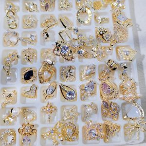 100pcs nail art zircon charmes aléatoires designs de luxe coréens bijoux de luxe pour la mode de décoration de nombreuses formes différentes pierres 240415