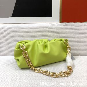 10A Fashion Cloud Bag Chaîne pour femme Sac à bandoulière Grande capacité en peau de mouton souple Bandoulière amovible Banlieusard Haut de gamme Designer Bag ID michafl_kops