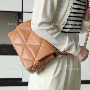 Bolso de diseño de 26 cm Bolsa de piel de cordero Bolsa de diseño para mujeres Bolso de hombro de alta calidad Bolsa de diseñador de cuerpo cruzado 10a Mirror Cadena Bolsa con caja C012