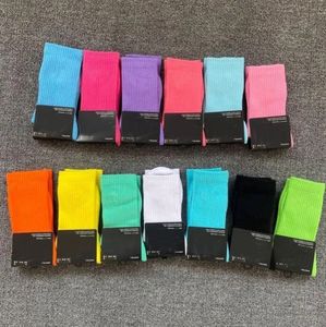 10pirs/20pcs Sports Calcetines Mujeres Men Funny Lindo Estudiantes Escuelas para el algodón Bordado de algodón Calcetines Coloridos SOX MARCA LOGO DEL LOGO DEL LOGO RETRO SOCKING