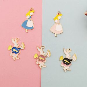 10 Uds. Colgantes de dijes de reloj para niñas de la serie Alice esmaltados para joyería, pendientes, collar, accesorios de aleación, Color dorado