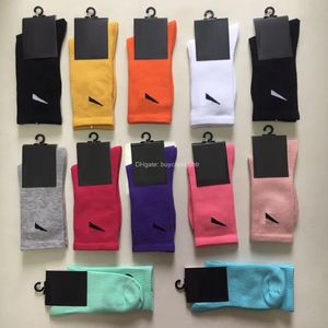 12 colores, venta al por mayor, medias para mujeres y hombres, medias hasta la rodilla, moda, deportes, fútbol, animadoras, algodón largo, Multi bueno