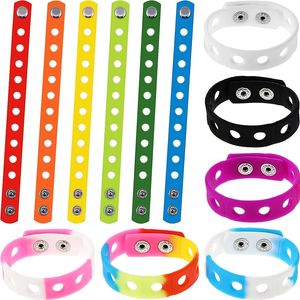 12 Pièces Bracelets à Breloques en Silicone Bracelets en Silicone pour Enfants Bracelets en Caoutchouc Réglables Bracelets Mignons Colorés avec Trous pour Charme de Chaussures Fête d'anniversaire Filles Garçons