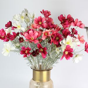 15 pièces (6 têtes par pièces) fleurs en soie de haute qualité chrysanthème décoration de la maison fleurs marguerite fleur décorative camomille C18112601