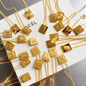 18 carats bloc d'or designer pendentif colliers pour femmes filles marque de luxe chaîne à maillons ras du cou lettres carrées géométrie collier joli bijoux en gros nom de marque