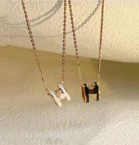 Collar de collar de oro de 18k Man H Carta de cartas Collar Collar Diseñador de joyas para mujeres Mujeres de joyería de lujo Tener cadena de encantos Hija Fine Gift