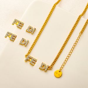 Conjunto de joyería para mujer chapado en oro de 18 quilates Nuevos regalos de amor Collares de cristal Estilo romántico Pendientes de Navidad Diseño minimalista Conjunto de joyería boutique