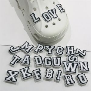 1 pièces dessin animé anglais Alphabet AZ lettres PVC 3D chaussures breloques jardin chaussures accessoires décoration Fit bande enfants cadeau 220713