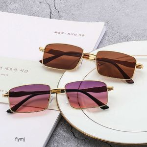 2 pcs Mode Designer de luxe 2023 Lunettes de soleil Petite boîte Lunettes de soleil en métal de haute qualité Style Instagram Beauté naturelle Outil divin Protection contre l'humidité et les UV