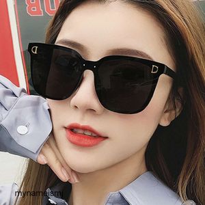 2 pcs Mode Designer de luxe Fashion Street Photo personnalité net Lunettes de soleil rouges 2020 nouvelle tendance femmes grand cadre visage uni cadre noir lunettes de soleil lunettes coréennes