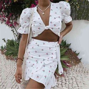 2 pièces Set Summer Retro Front Knik Bow Cherry print Short Sleeve Crop top Shirt White Woman Wood oreille Ruffles Wrap Jupes 210429