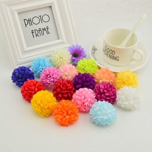 200pcs Fleurs artificielles pas cher 5cm têtes de chrysanthème en soie Décoration de mariage à la maison Couronne murale pour le jardin faire porte faux C18112601