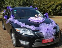 Handmade wedding flowers for the car
