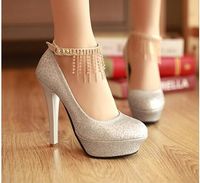 zapatos altos rojos elegantes