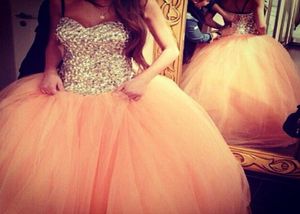 2015 Robe de bal les plus populaires magnifiques robes de bal en perles cristaux de luxe Puffy Tulle Prom Robe chérie sans manches classiques Prom8952729