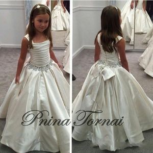 2016 Vestidos de niñas de flores baratas para bodas Beads blancos de cristal de marfil arco de princesa princesa para niña fiesta de Navidad vestidos de Navidad