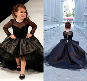 2022 Nouvelles robes de demoiselle d'honneur noires à manches longues pour mariage avec nœud en tulle bijou cou gonflé perlé haut bas petites filles robe formelle de concours