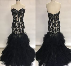 2020 Pas Cher Longues Robes De Bal Sirène Chérie Dentelle Appliques Sans Manches Noir Fille De Bal Robes De Soirée Volants Jupe Plus La Taille Robe Formelle