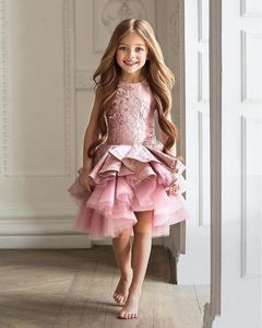 2017 nouvelles filles Pageant robes rose dentelle appliques volants à plusieurs niveaux courte longueur au genou enfants fleur filles robe robe de bal pas cher robes d'anniversaire