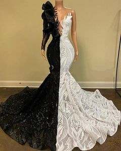 2022 Vestidos de fiesta de sirena sexy en blanco y negro brillante, ilusión con cuello en V, encaje con lentejuelas, un hombro, lentejuelas de manga larga, vestido de fiesta formal, vestidos de noche de talla grande