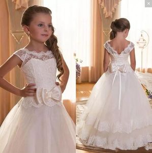 2018 Vestidos baratos para niñas de flores para bodas cinta con lazo Scoop sin respaldo con apliques Princesa Niños Vestidos de primera comunión