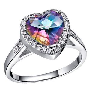 2018 Joyería Corte en forma de corazón Mystic Rainbow topacio Cubic Zirconia Anillos chapados en platino Tamaño #6 #7 #8 #9 R01753087