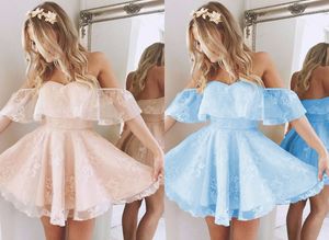 2022 Light Coral Homecoming Party Dress Cheap Off the shoulder Lace Baby Blue Mangas cortas A line Prom Graduation Dress Vestidos Nuevo