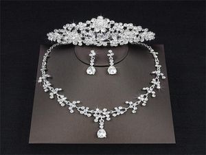 2018 Luxury Drop Rhinestone Wedding Jewelry Set Collier Crown Tiaras Couronne Boucons d'oreilles Per perle à trois pièces Party Bridal ACC9648752